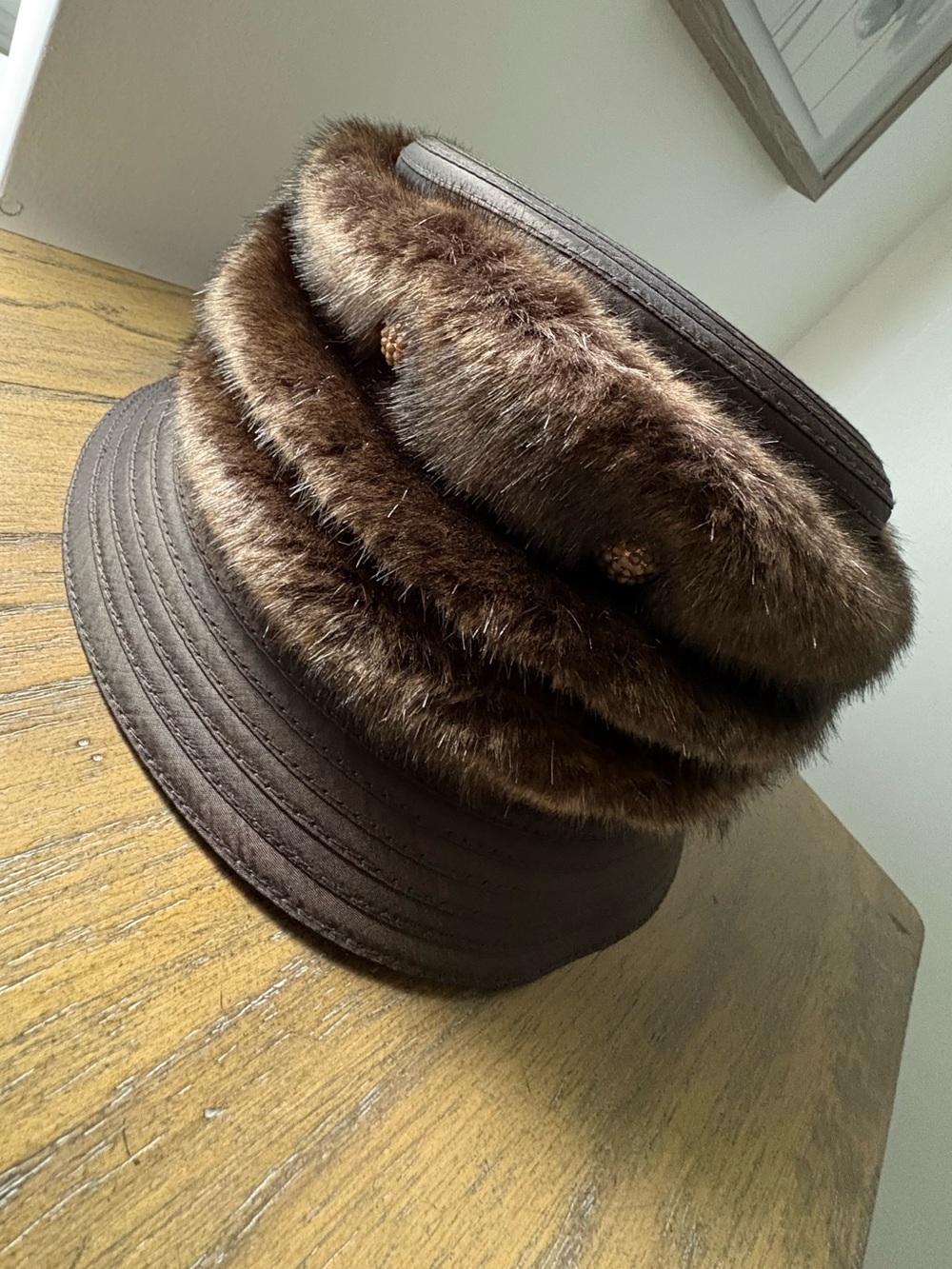 VINTAGE  Whittall & Shon fur-trimmed pillbox/cloche-style hat